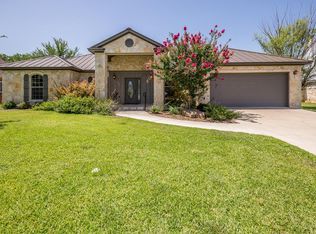 805 Dogwood Ln, Fredericksburg, TX 78624