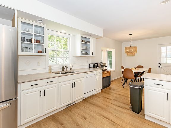 4th image of 808 Midway Ct