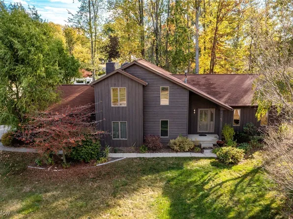 408 Loyola Dr, Elyria, OH 44035