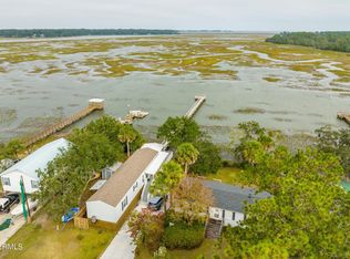 32 Tomahawk Trl, Saint Helena Island, SC 29920