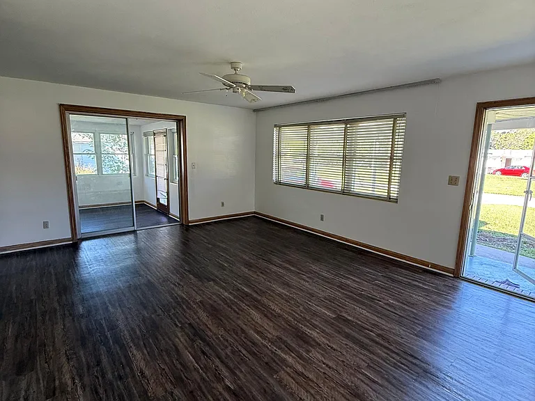 5012 Perrine Dr — Photo 17