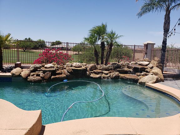 5th image of 3525 E Meadowview Dr