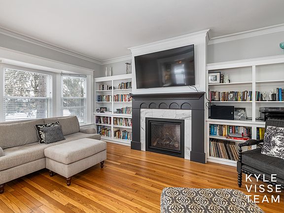 4th image of 1605 Lake Dr SE
