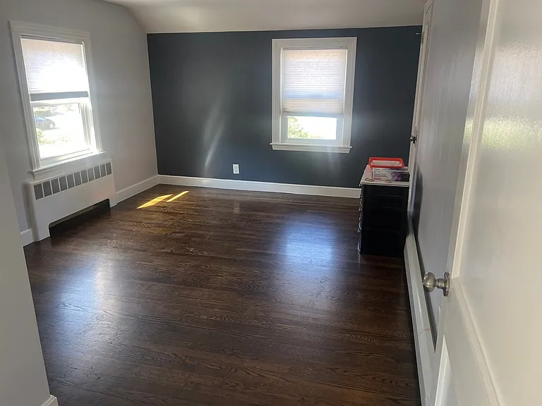 125 Thacher St — Photo 3
