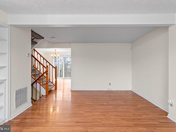 4th image of 6815 Ammendale Way