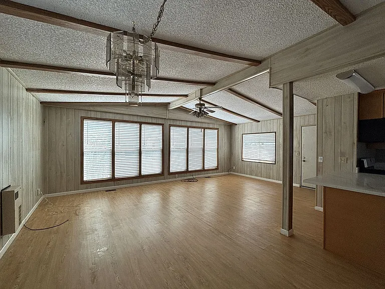 1 Robin Ct — Photo 4