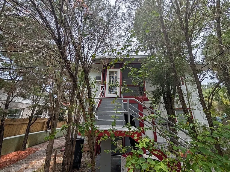 407 Engman St #B — Photo 2