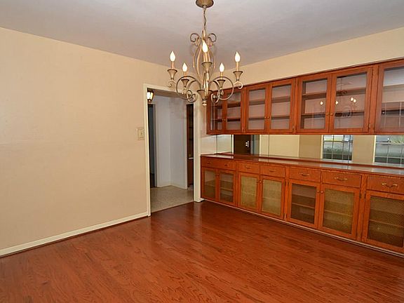 5th image of 1702 Patricia Ln