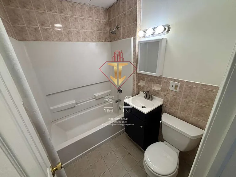179 W 48th St #A07 — Photo 3