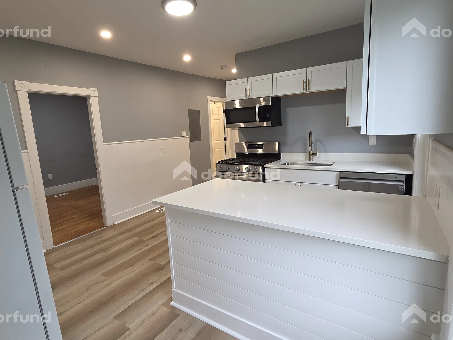 2 bed, 730 sqft, $2,100 — Photo 2