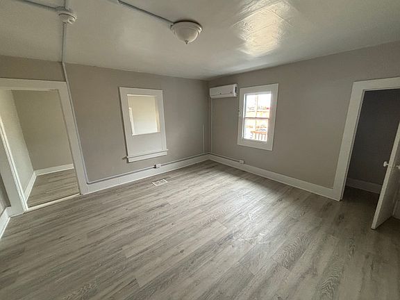 2nd image of 14 E 6th Ave #5