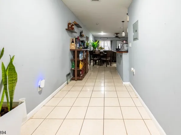 233 Delaware St, Elizabeth City, NJ 07206