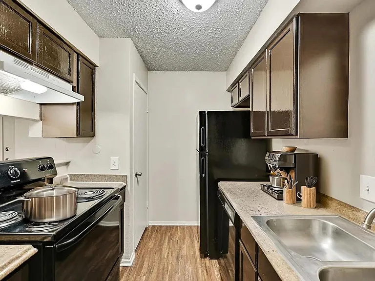 Dove Hollow Apartments — Photo 6