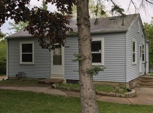 4966 S 28th St, Greenfield, WI 53221