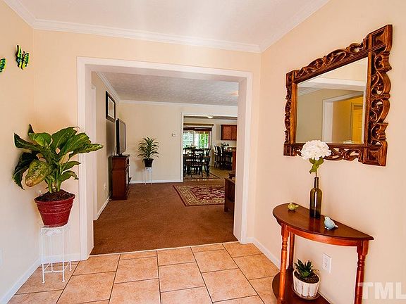 2nd image of 101 Dianes Ln