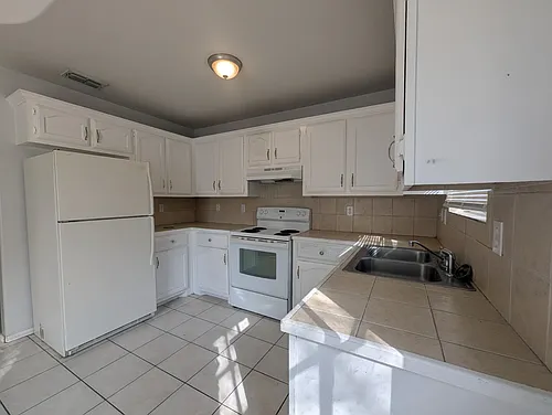 1614 Phoenix St #3 Photo 1