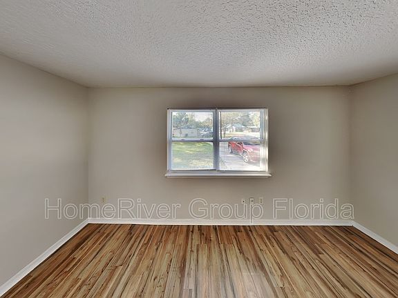 5th image of 1044 Brown St
