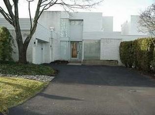 1765 Alexander Dr #1, Bloomfield Hills, MI 48302