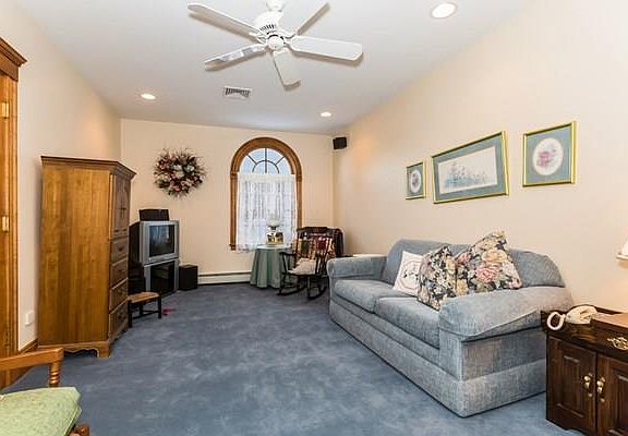 2nd image of 74 Apple Blossom Ln
