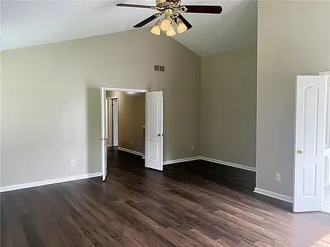4 bed, 2458 sqft, $2,800 — Photo 3