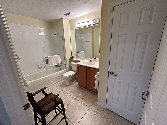 5th image of 900 E Marion Ave Unit 1409
