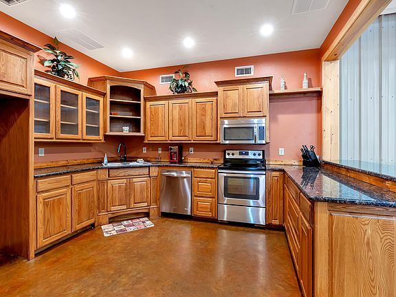 5th image of 221 Loma Vista Dr