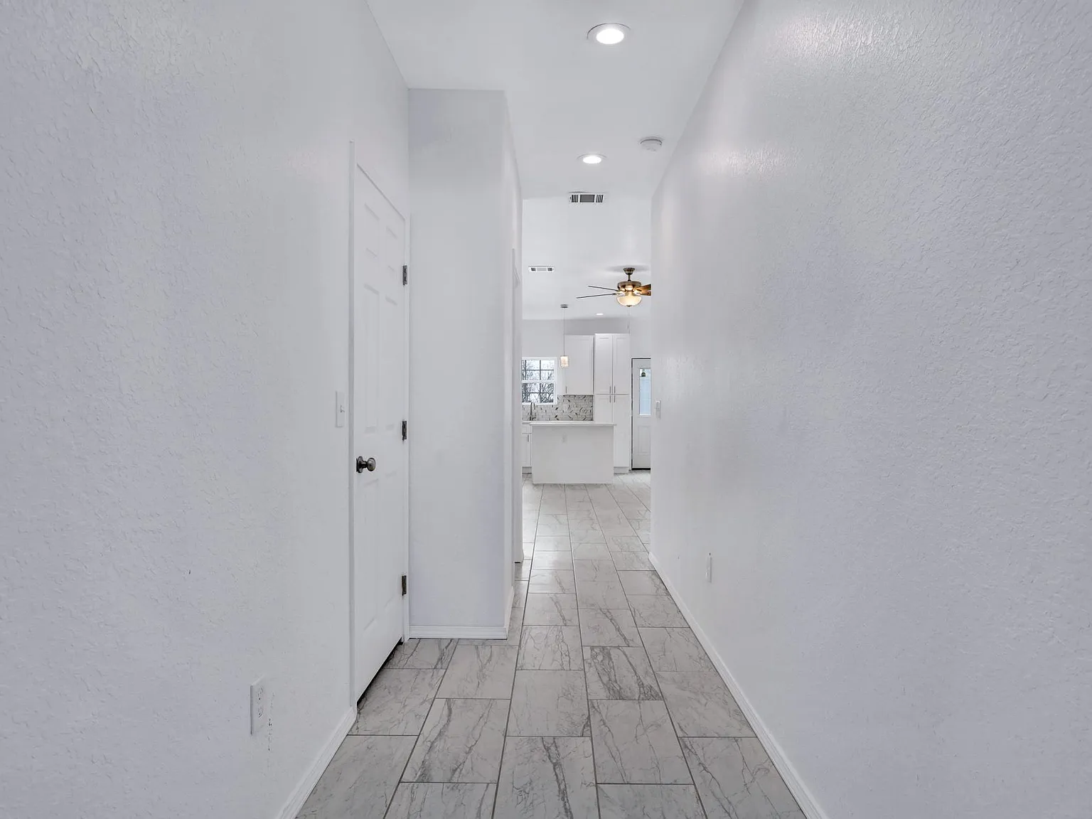 3 bed, 2.5 bath, 1401 sqft, $1,750 — Photo 2