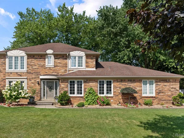 46959 Spruce Dr, Shelby Township, MI 48315