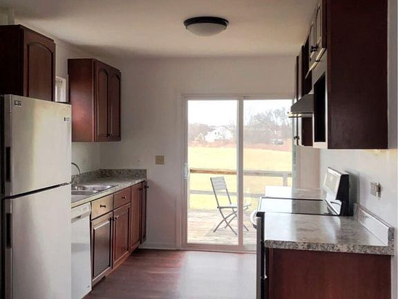 2nd image of 857 Belle Plaine Ave
