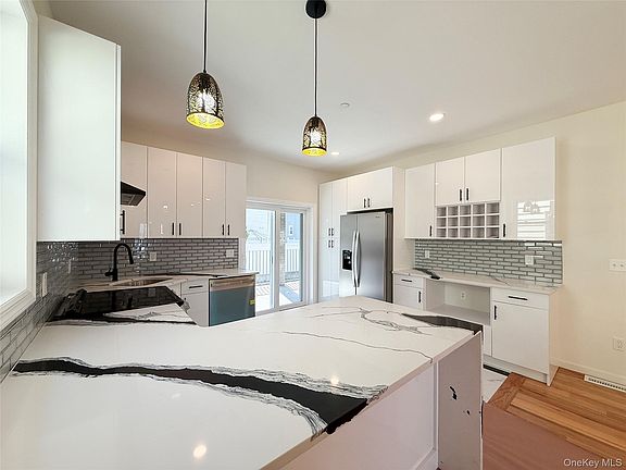 3rd image of 3174 VAlhalla Drive