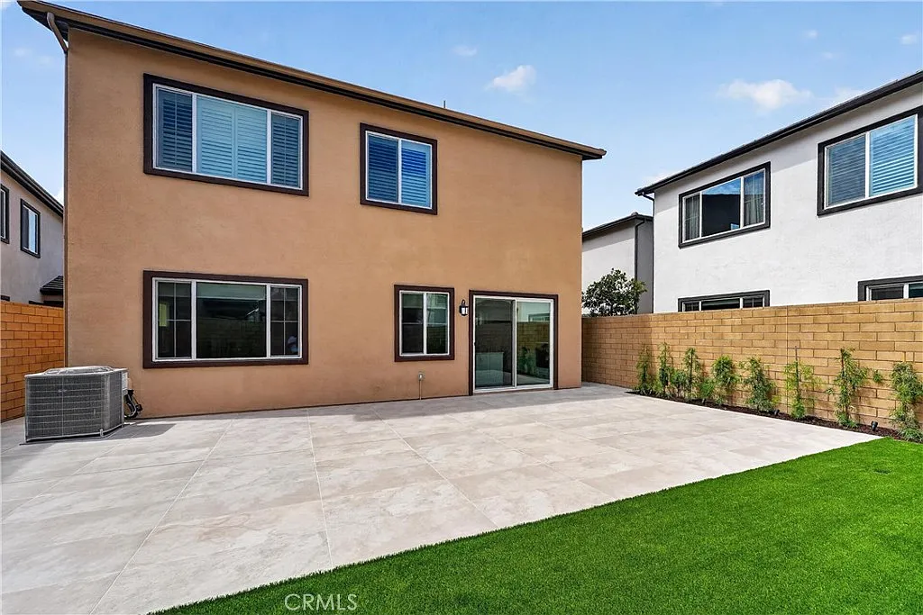 4 bed, 2081 sqft, $6,850 — Photo 3