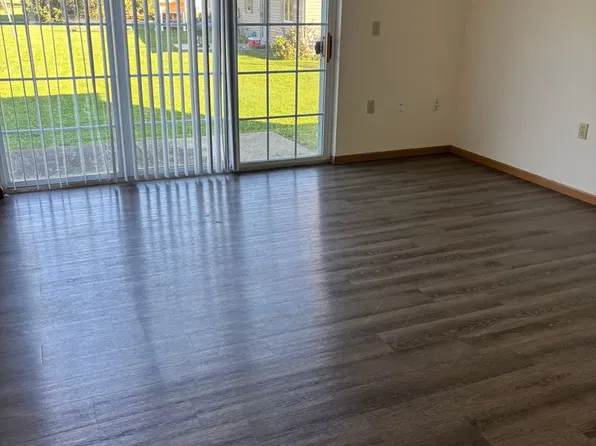 Hyland Street Apartments LLC, 247 N Hyland St #3, Juneau, WI 53039