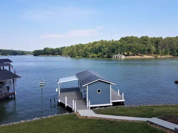 71 Windtree Pointe Dr, Moneta, VA 24121