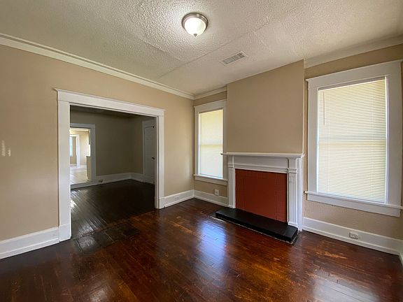 3rd image of 719 N Willett St