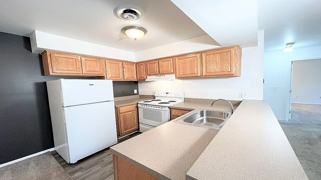 Marianne Manor Apartments — Photo 4
