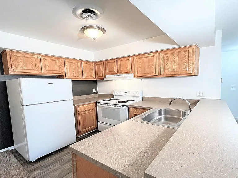 Marianne Manor Apartments — Photo 4