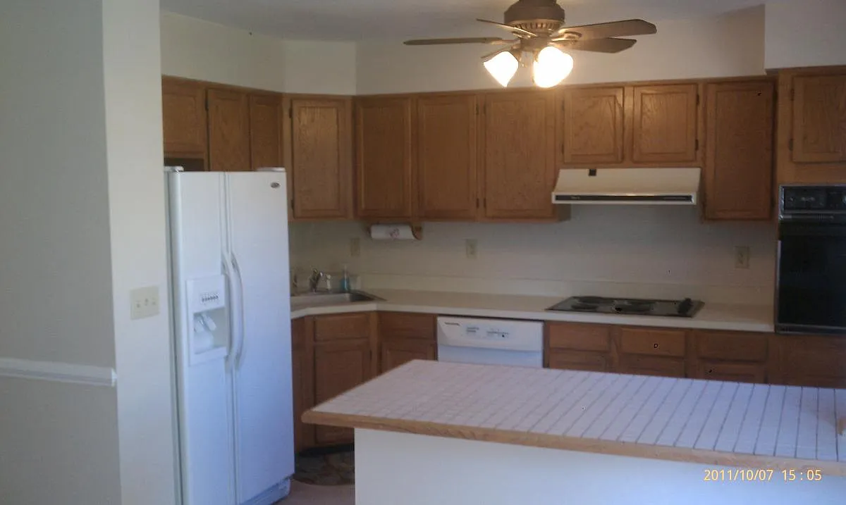 3 bed, 2.5 bath, 1256 sqft, $2,600 — Photo 2