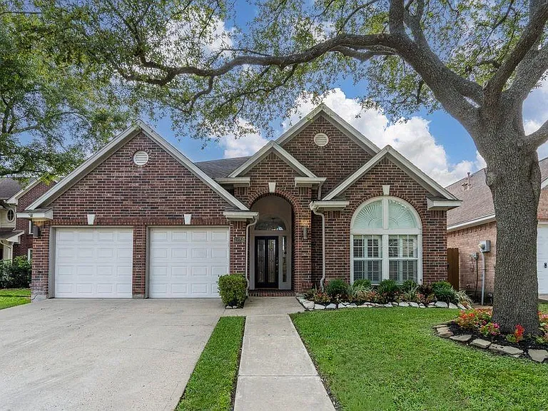 1211 Campton Ct — Photo 2