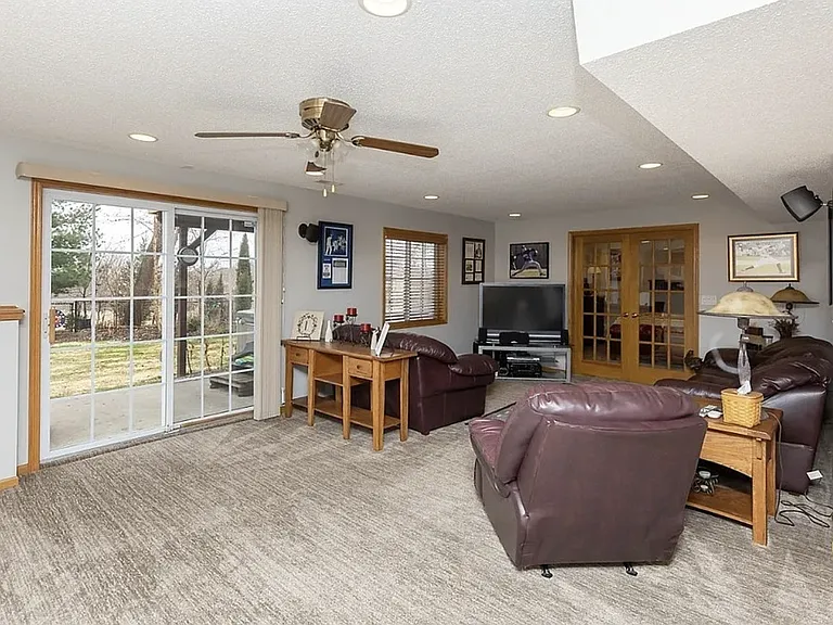 2901 E Diehl Ave — Photo 15