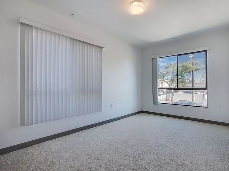 4255 Lockwood Ave — Photo 22