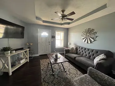 3 bed, 2.0 bath, 1100 sqft, $1,700 — Photo 2