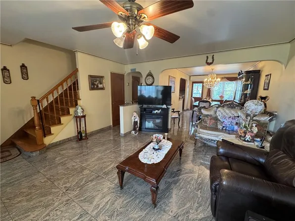 1992 West 13th Street image 8 of 23