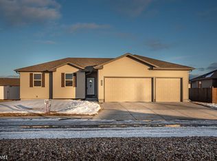 1143 Stonewood Ave, Grand Island, NE 68803