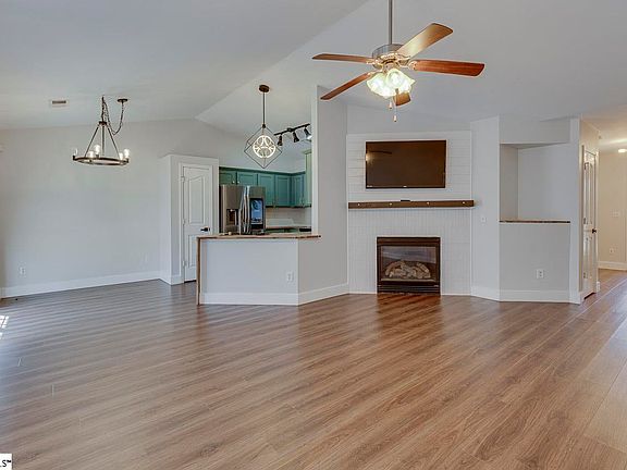 5th image of 6 Brimfield Ct