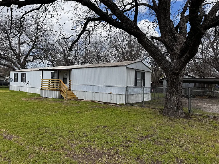 503 Rogers Rd — Photo 2
