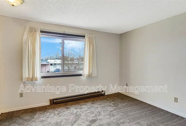 1445 NW Division St #6 — Photo 6