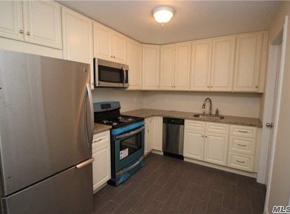 2nd image of 29 Charles St