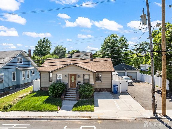 5th image of 3 S Minnisink Ave