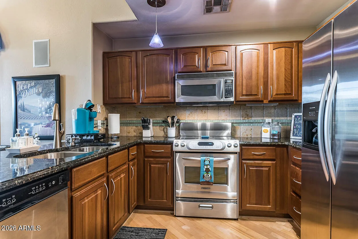 3 bed, 2.0 bath, 1467 sqft, $2,695 — Photo 2