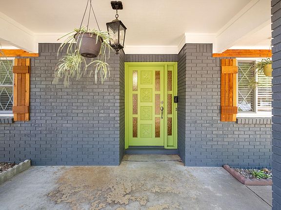 3rd image of 37 Timberlane Trl